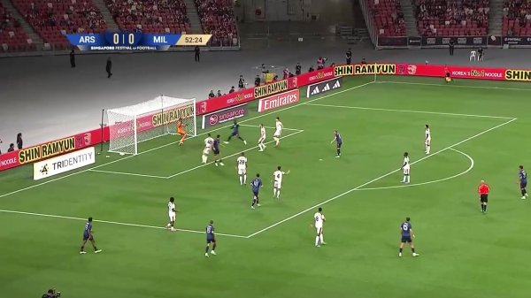 阿森纳1-0领跑  AC米兰！第52分钟，基维奥尔助功   萨卡后点包抄破门